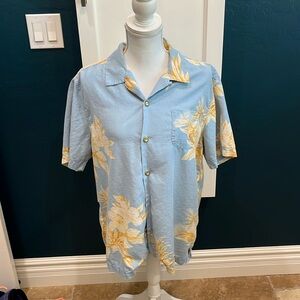 Tommy Bahama tropical 🌴 print shirt.